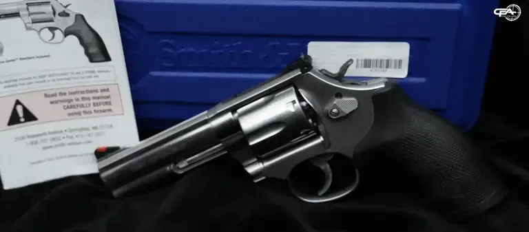 Smith and Wesson 686 with box and manual