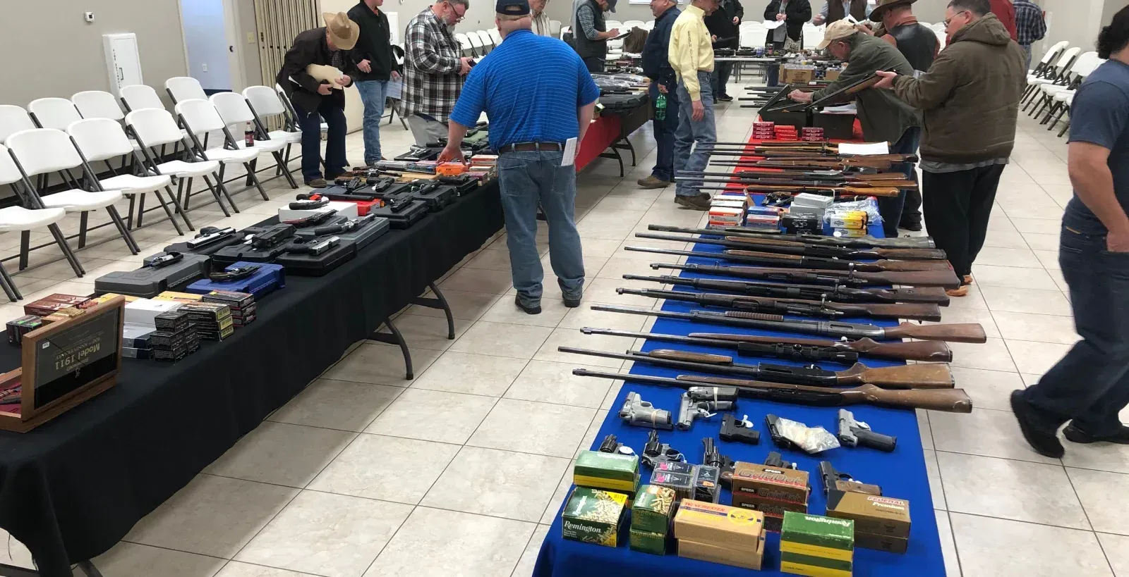 Picture of various guns on display at a gun show