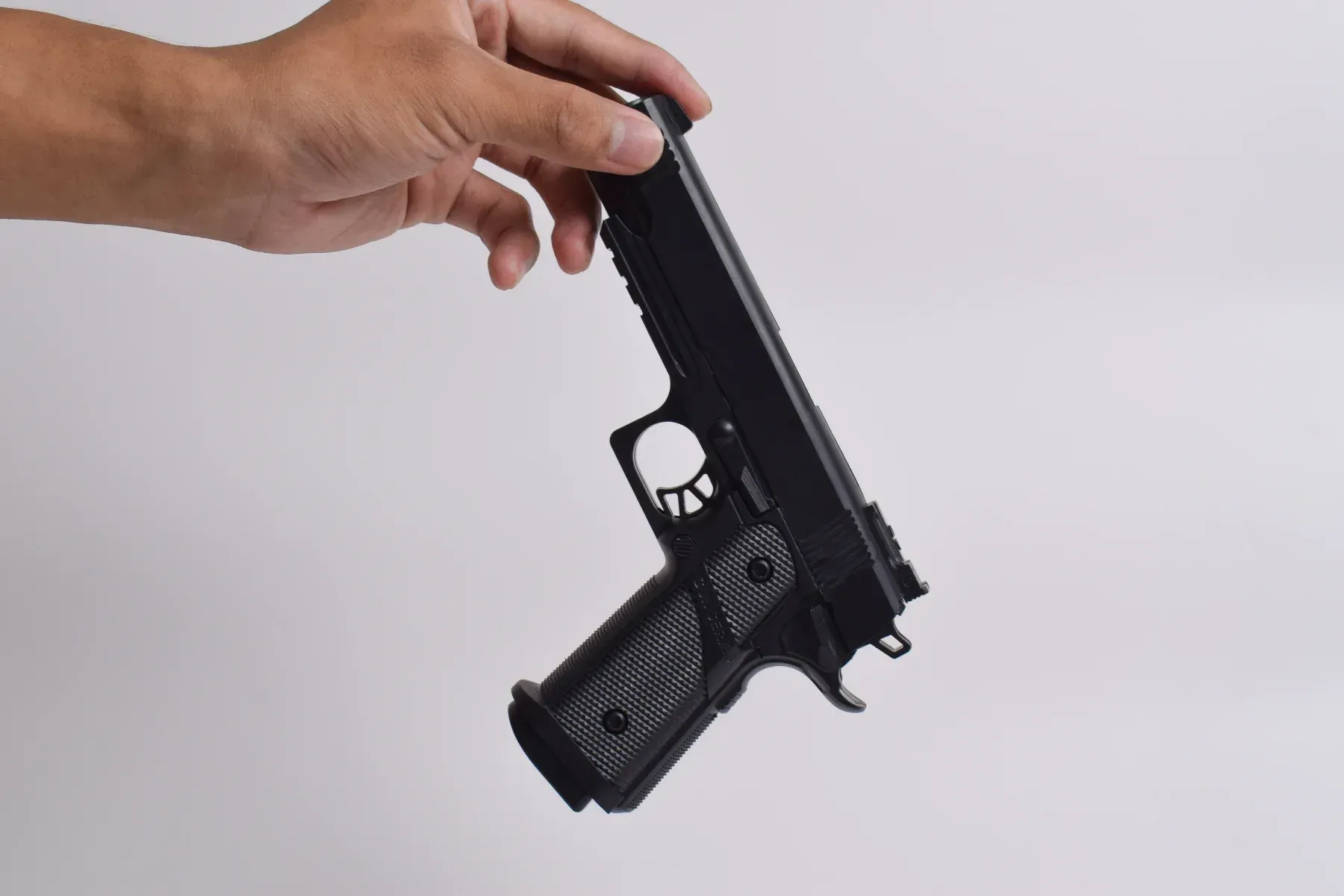Holding pistol