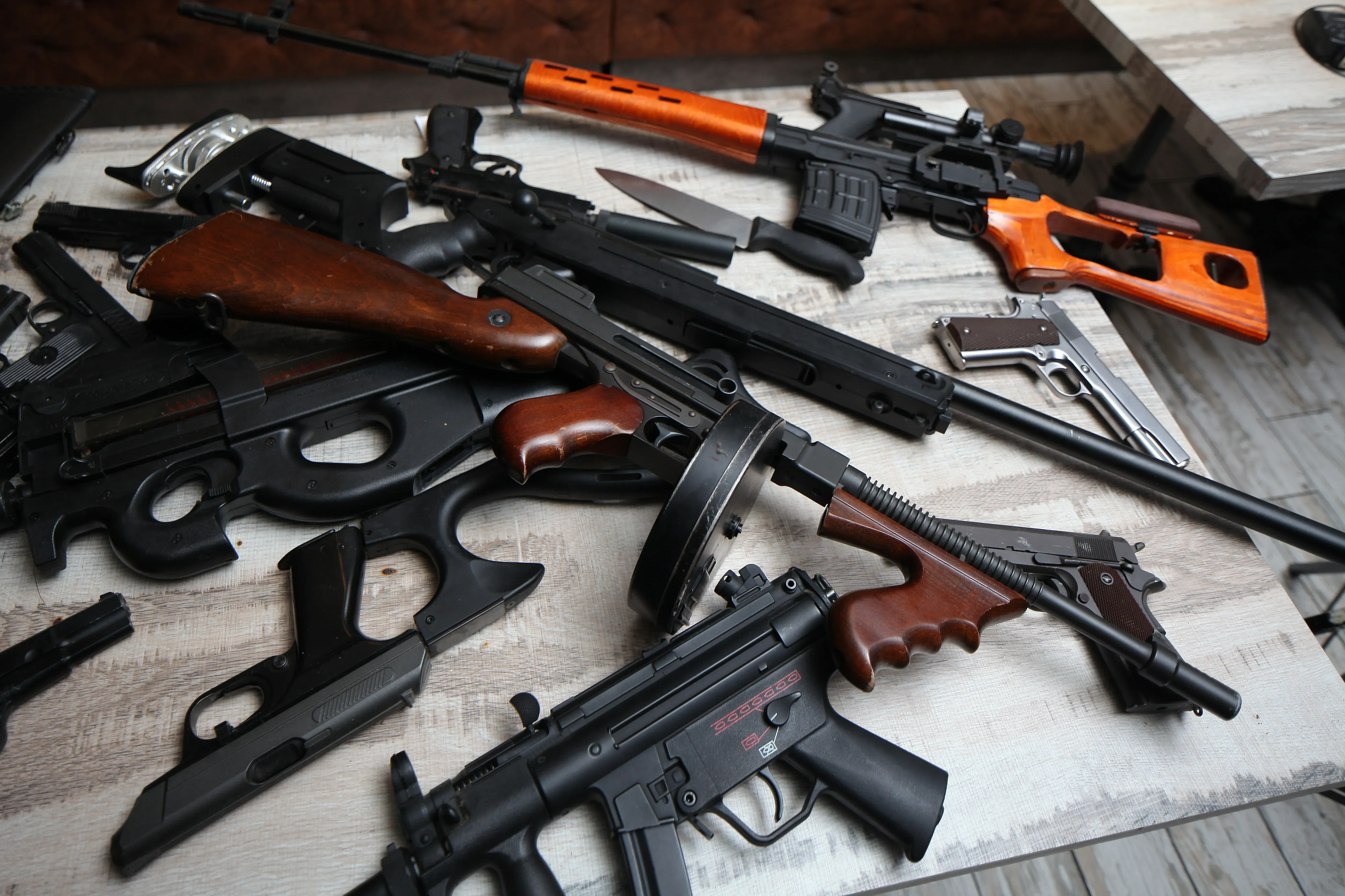 A pile of guns