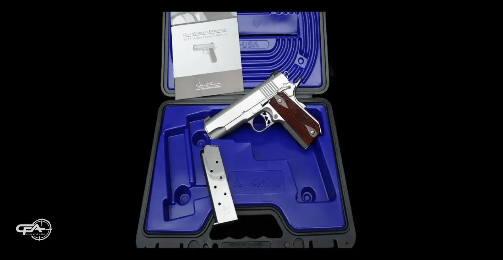 Commander Classic and mag on opened carrying case